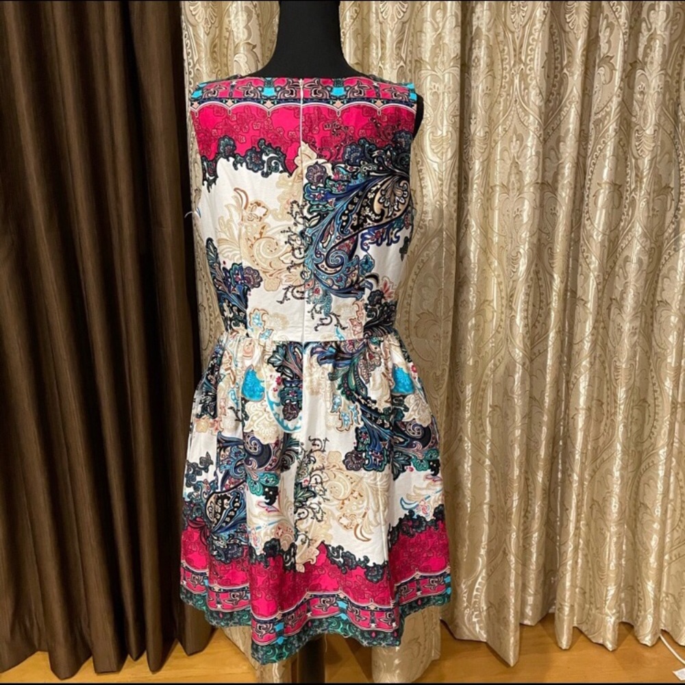 db Established 1962 Floral dress, size 4 - Picture 6 of 6